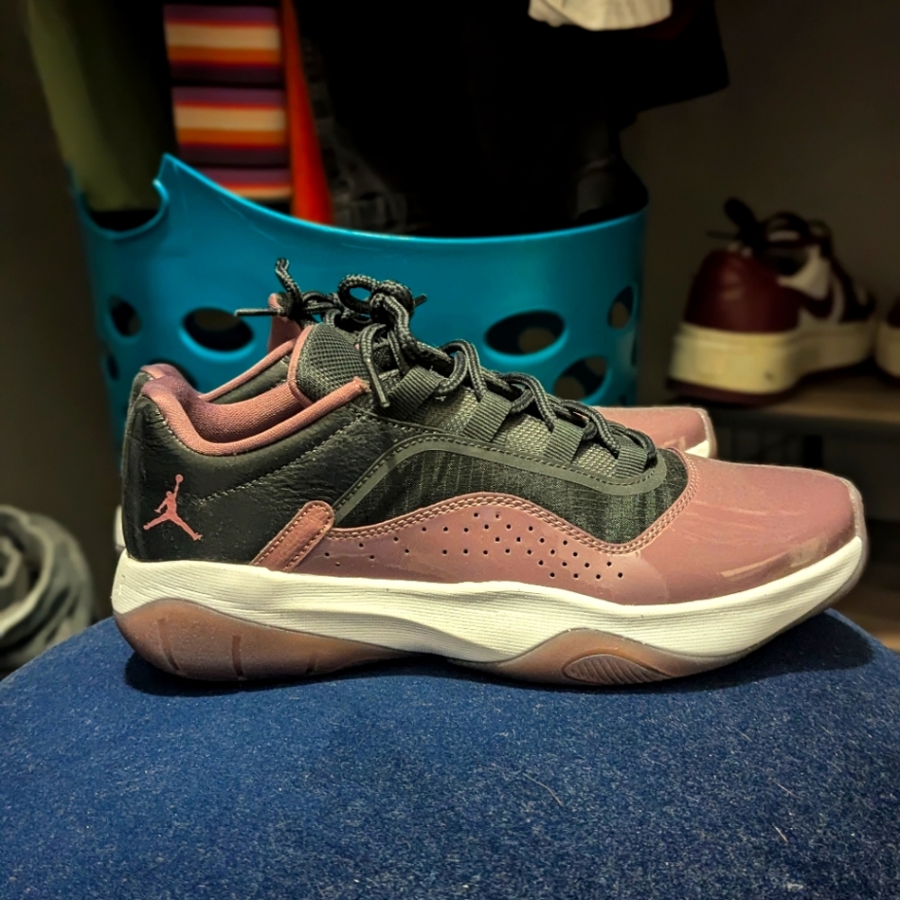 Air Jordan 11 CMFT Low